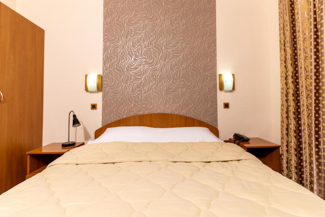 Hotel Kanet Skopje Eksteriør bilde