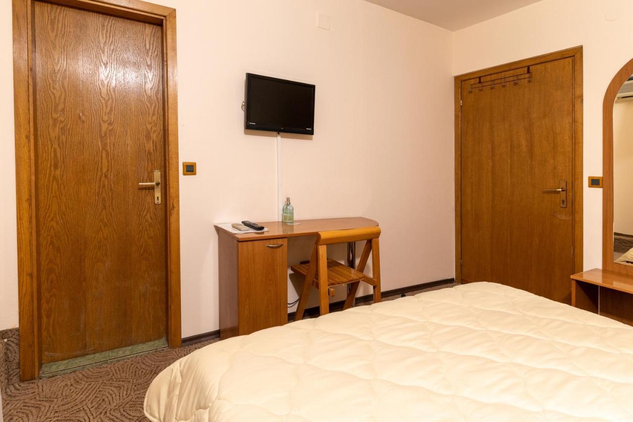 Hotel Kanet Skopje Eksteriør bilde