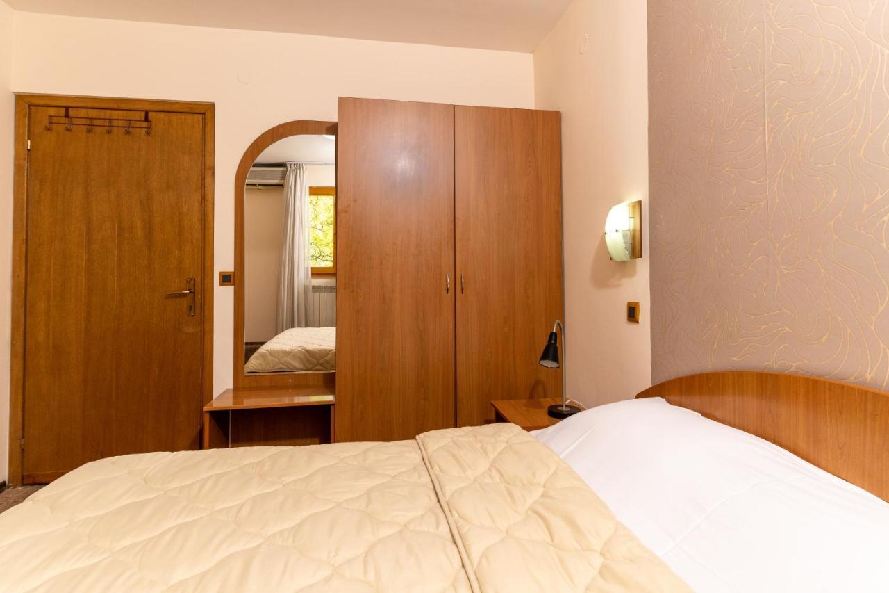 Hotel Kanet Skopje Eksteriør bilde