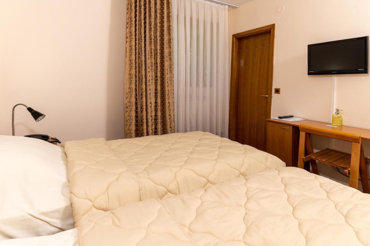 Hotel Kanet Skopje Eksteriør bilde